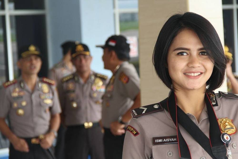 Bripda Ismi Aisyah, Polwan Cantik yang Mengamankan Rasa Takutmu Meski Ada Bom Meledak di Bandung