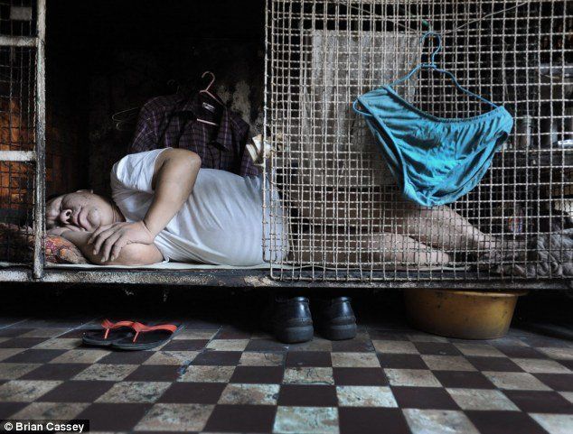 Realita Cage House Hong Kong. Meski Jadi Pusat Bisnis Dunia, Ternyata Banyak Warga Hidup Tak Layak