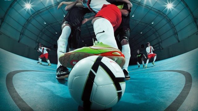 yang penting ada bola futsal, bukan bola bekel