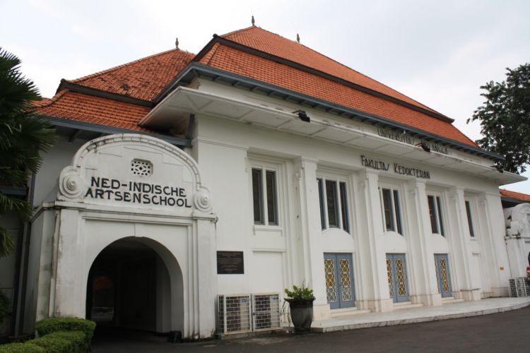 Menguak 6 Mitos Misteri di Kampus UNAIR Surabaya. Mulai Hantu Pocong Sampai  Rintihan Wanita!