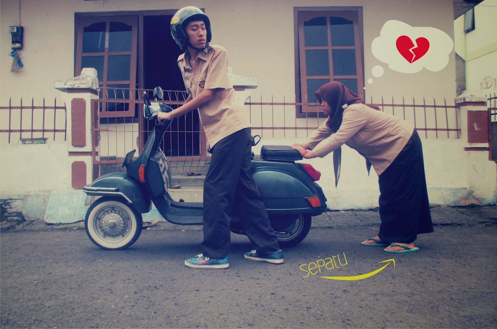Minta buat dorongin motor mogok. Lah, kebalik. -__-