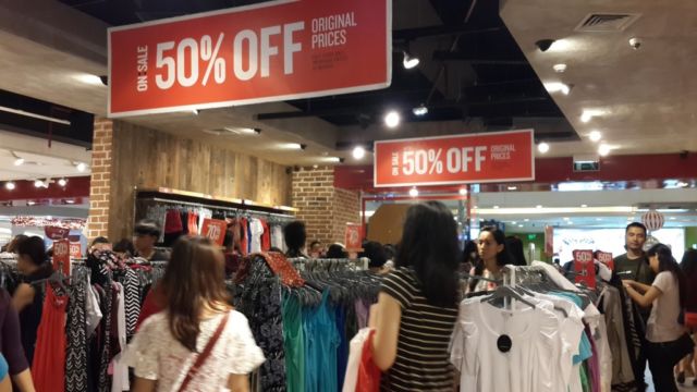 Yuk berburu barang diskon di mall!