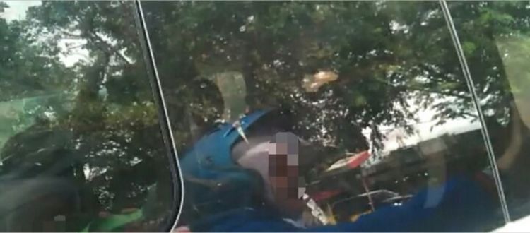 Saking cintanya sampai mengejar mobil yang berjalan