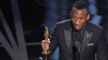 Sejarah Baru Terukir di Oscar, Mahershala Ali Jadi Muslim Pertama yang Berhasil Dapat Piala Emas