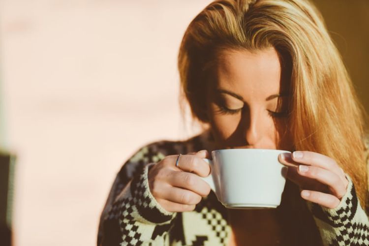 Rutin Minum Air Hangat Setelah Bangun Tidur, Khasiatnya dari Awet Muda Hingga BAB Teratur 18 melancarkan pencernaan