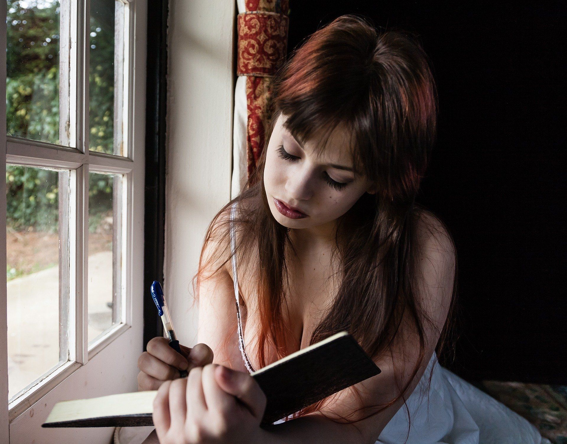 sad-woman-1055092_1920