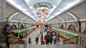 Penuh Ornamen dan Lampu Gantung Mewah, Ini 10 Foto Kemegahan Stasiun Metro Rusia dan Korea Utara