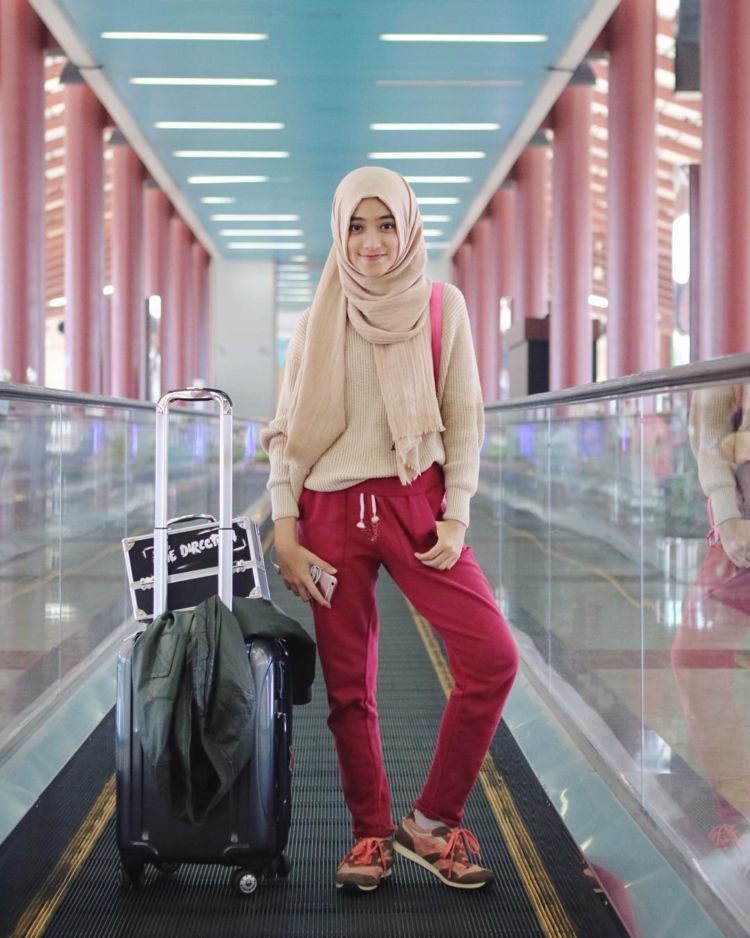 10 Airport Look yang Instagram-able Plus Mampu Menyamarkan Kelelahanmu dari Jalan-jalan