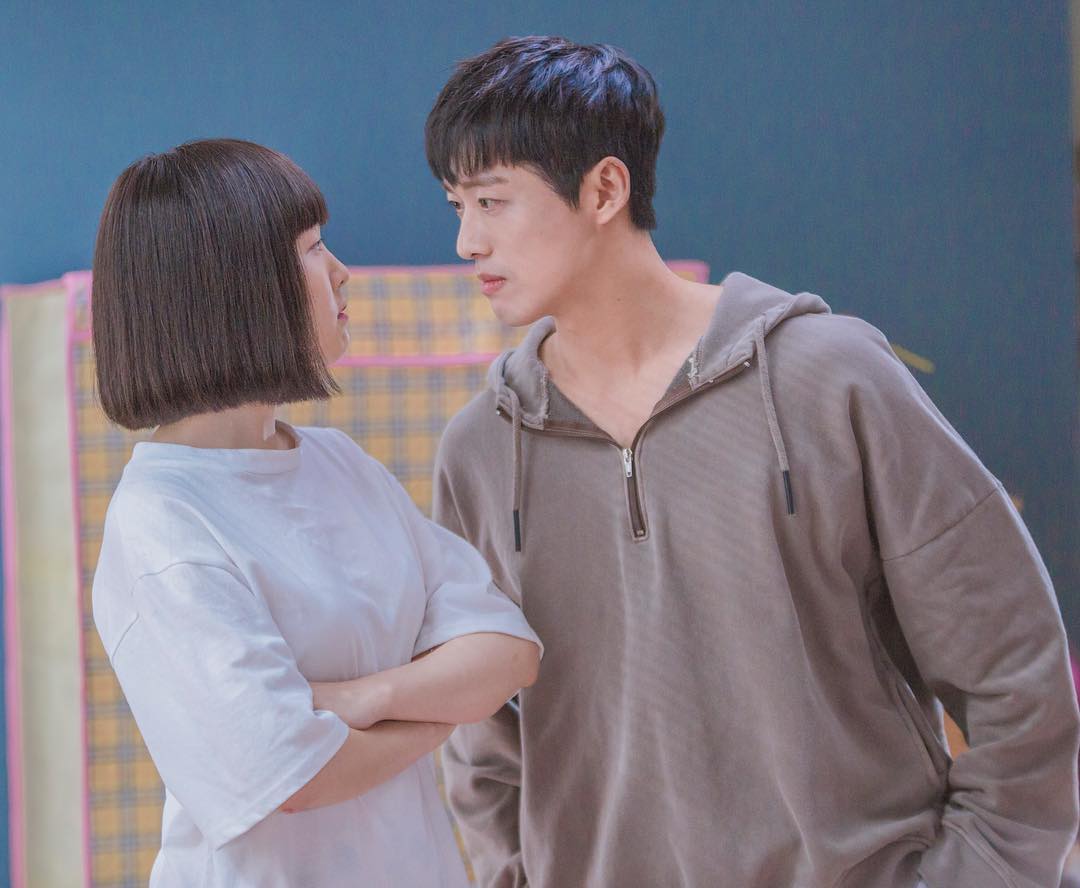 Sederet Alasan Kenapa Sekali-kali Kamu Harus Nonton Drama Korea. Hey, Bukan Soal Menye-menyenya!