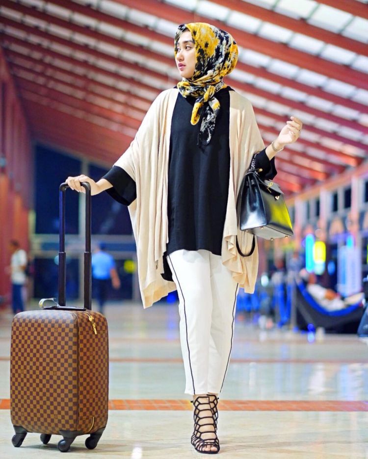 10 Airport Look yang Instagram-able Plus Mampu Menyamarkan Kelelahanmu dari Jalan-jalan