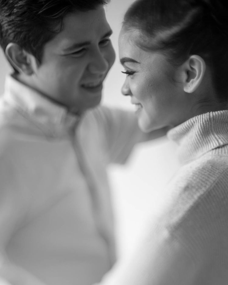 Sederhana Berbalut Ceria, Inilah 11 Foto Prewedding A la Haykal Kamil dan Tantri Namirah