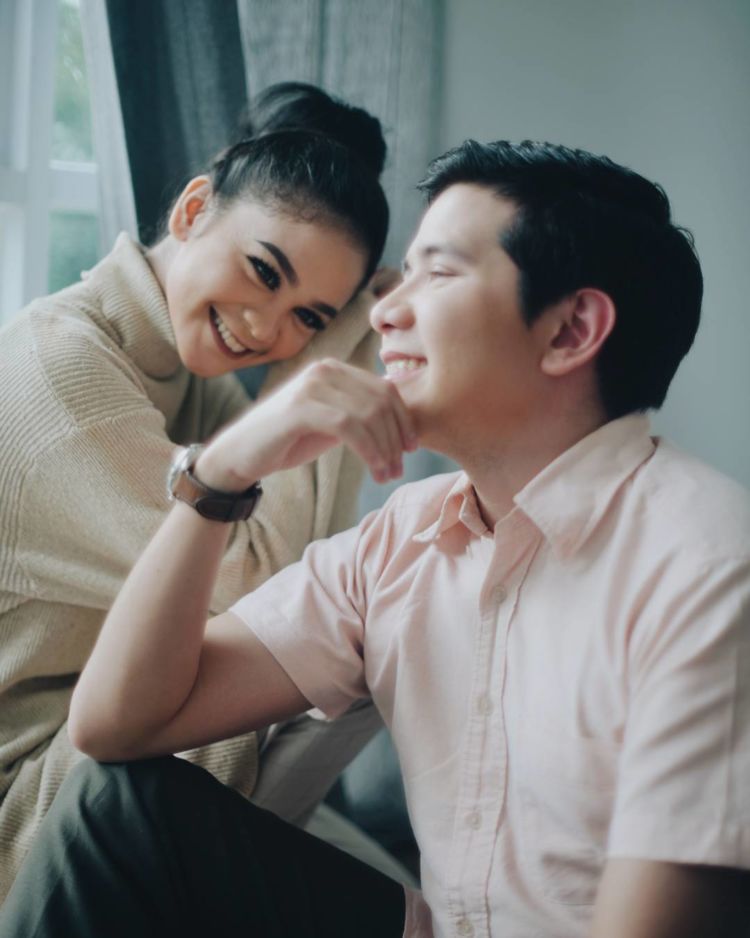 Sederhana Berbalut Ceria, Inilah 11 Foto Prewedding A la Haykal Kamil dan Tantri Namirah