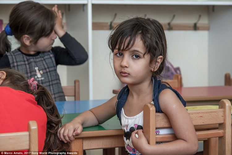 12 Potret Anak-anak Dunia yang Penuh Haru. Dari Terdampak Perang Hingga Terjerat Kemiskinan!