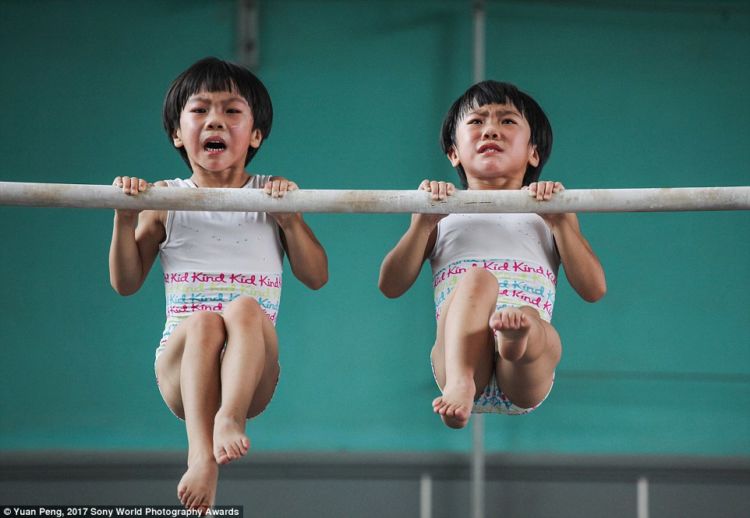 12 Potret Anak-anak Dunia yang Penuh Haru. Dari Terdampak Perang Hingga Terjerat Kemiskinan!