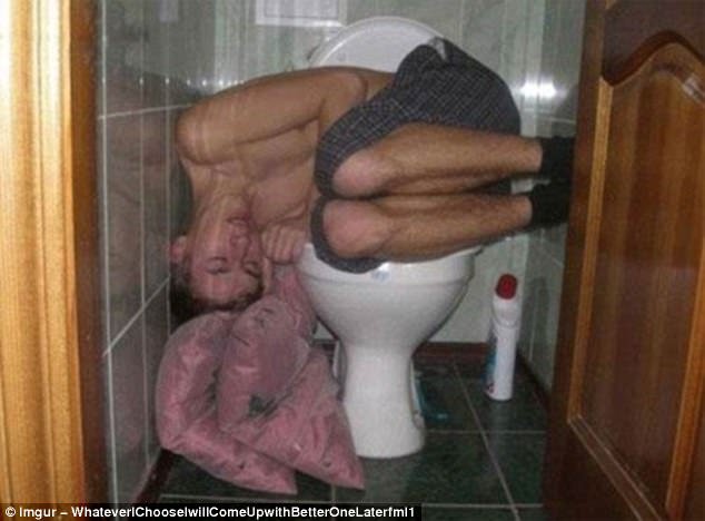 Begini 15 Potret Kocak Orang-orang yang Tidur di Ruang Publik. Ya Kalau Ngantuk Sih Gimana Lagi?