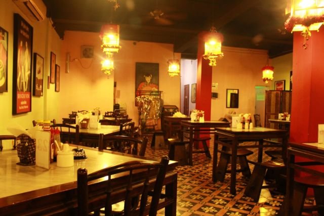 Suasana bergaya tempo dulu di Kopi Oey Sabang