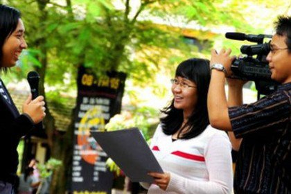 Meliput wawancara entah di mana lupa