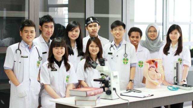 Dokternya cantik, imut, dan manis