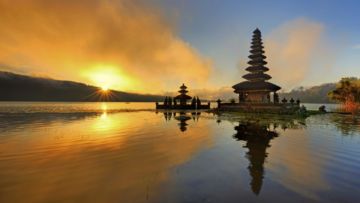 Raja Salman dan Pangeran Arab Ganteng Liburan ke Bali. Ini Nih 3 Destinasi Wisata yang Akan Dikunjungi!