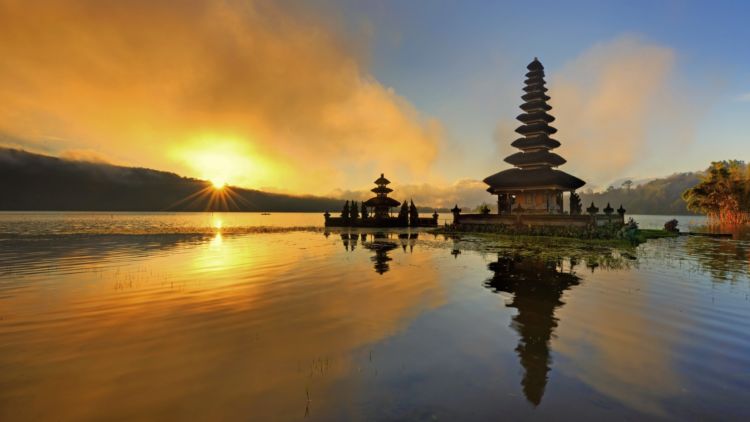 Raja Salman dan Pangeran Arab Ganteng Liburan ke Bali. Ini Nih 3 Destinasi Wisata yang Akan Dikunjungi!