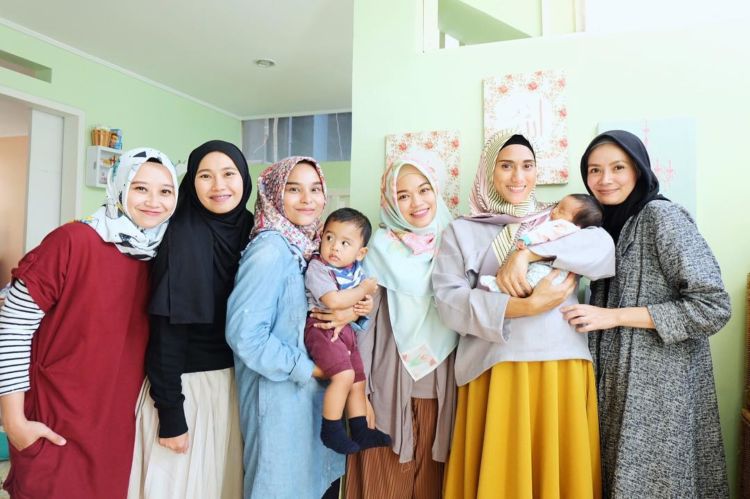 7 Aturan Wajib Saat Menengok Bayi. Jangan Asal Sentuh-sentuh Tapi Lupa Cuci Tangan Dulu, Ih Jijik!