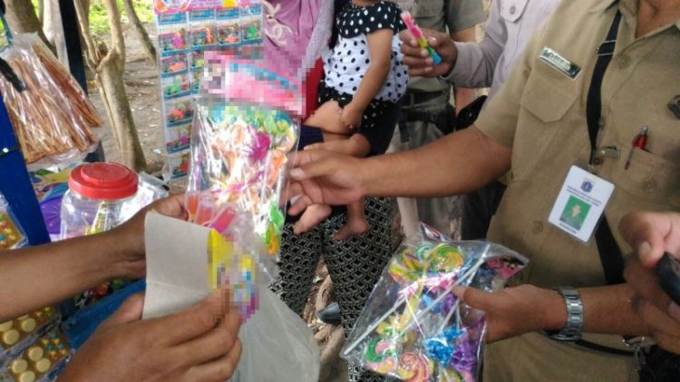Diduga Jajanannya Dicampur Narkoba, Anak SD di Surabaya Sampai Teler. Harus Waspada Nih 10 Diduga Jajanannya Dicampur Narkoba, Anak SD di Surabaya Sampai Teler. Harus Waspada Nih