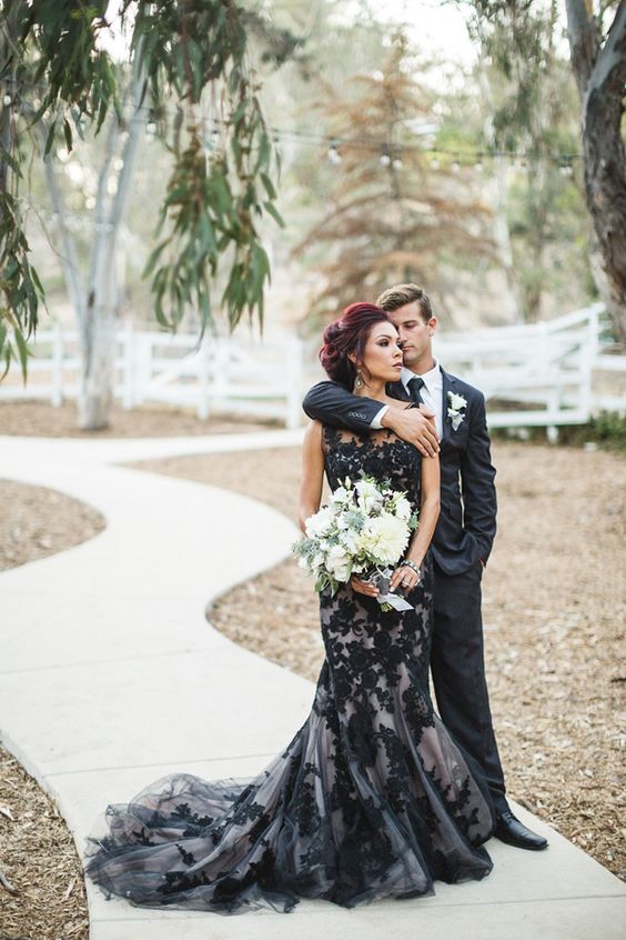 11 Ide Gaun Warna  Hitam untuk Pernikahan Siapa Bilang 