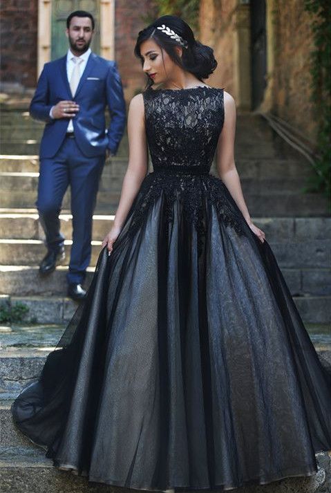 11 Ide Gaun  Warna  Hitam untuk Pernikahan  Siapa Bilang 