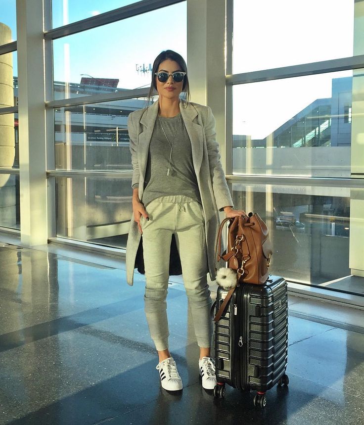 10 Airport Look yang Instagram-able Plus Mampu Menyamarkan Kelelahanmu dari Jalan-jalan