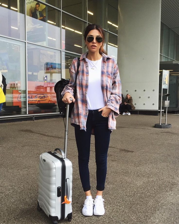 10 Airport Look yang Instagram-able Plus Mampu Menyamarkan Kelelahanmu dari Jalan-jalan