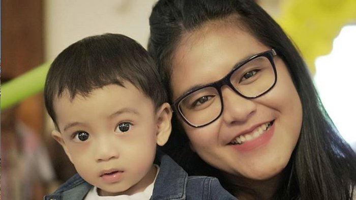 Kenalan Sama Jan Ethes Srinarendra Yuk, Cucu Jokowi yang Imut Banget dan Baru Saja Berulang Tahun 32 Kenalan Sama Jan Ethes Srinarendra Yuk, Cucu Jokowi yang Imut Banget dan Baru Saja Berulang Tahun