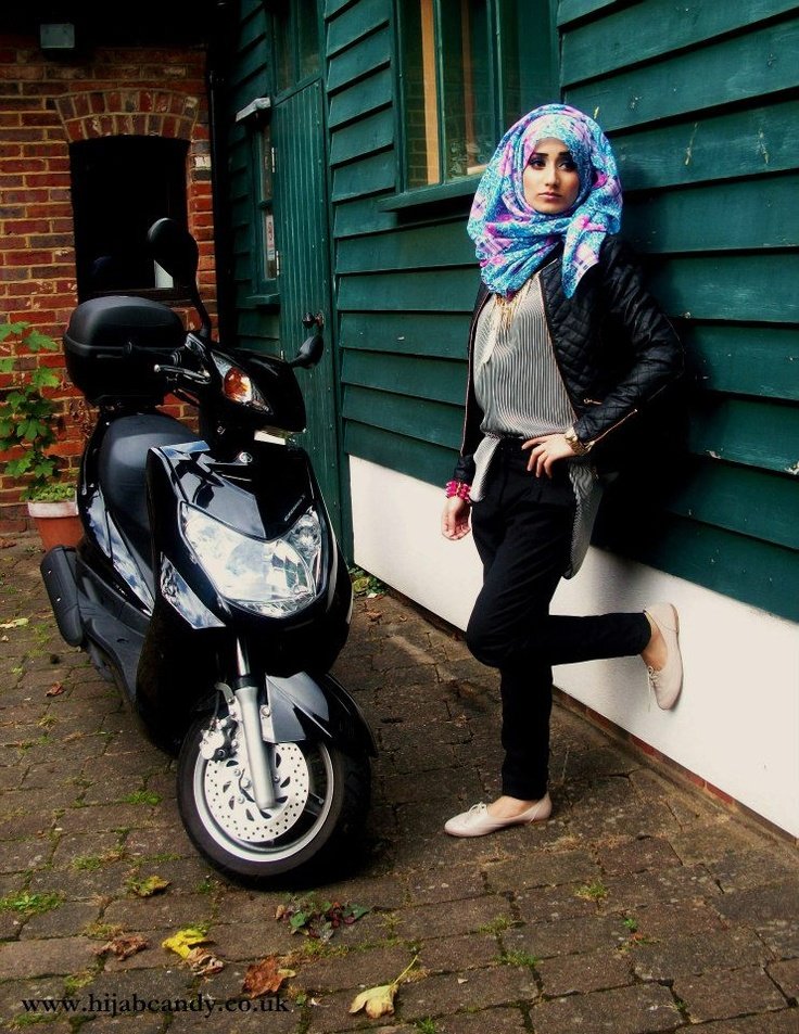 Bukan Maksud Apa-apa, Tapi Beginilah Dilema Cowok yang Punya Pacar Berjilbab. Susah Mau Bilangnya!