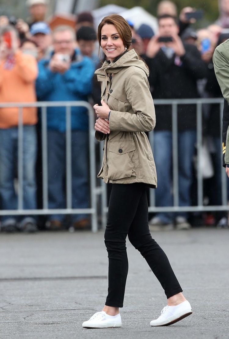 9 Gaya Kasual Kate Middleton. Nggak Nyangka Ya Fashion Putri Kerajaan Bisa Kamu Tiru Juga