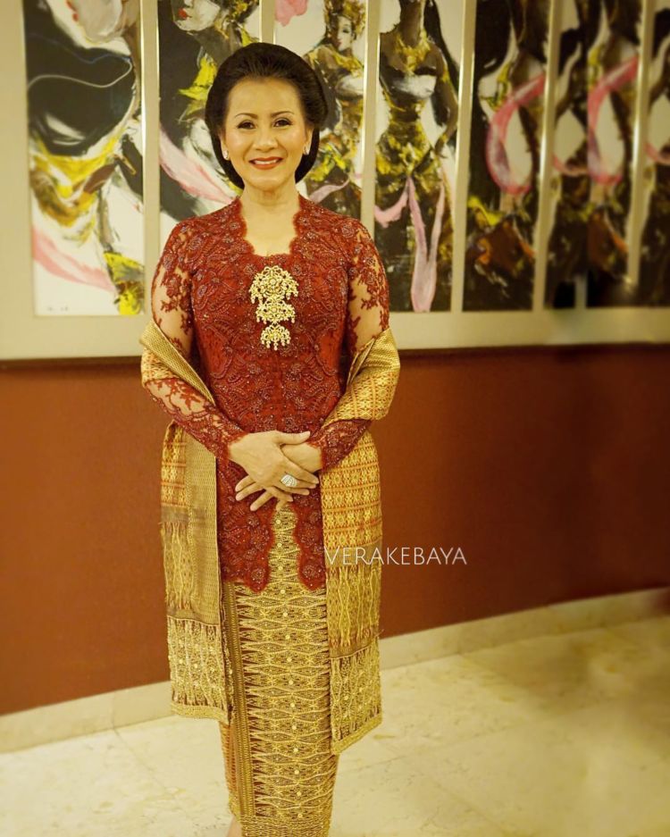 Gambar 12 Inspirasi Kebaya  Mama Hari Pernikahanmu Beliau 6 