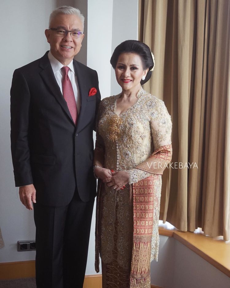 model kebaya ibu ibu