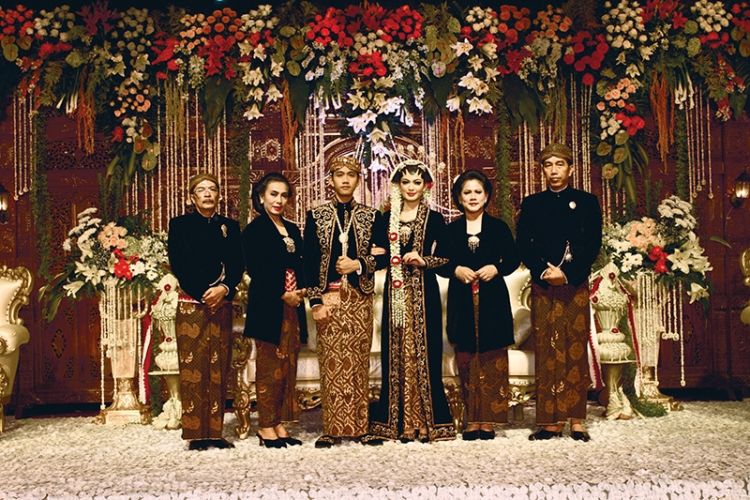 model kebaya ibu ibu