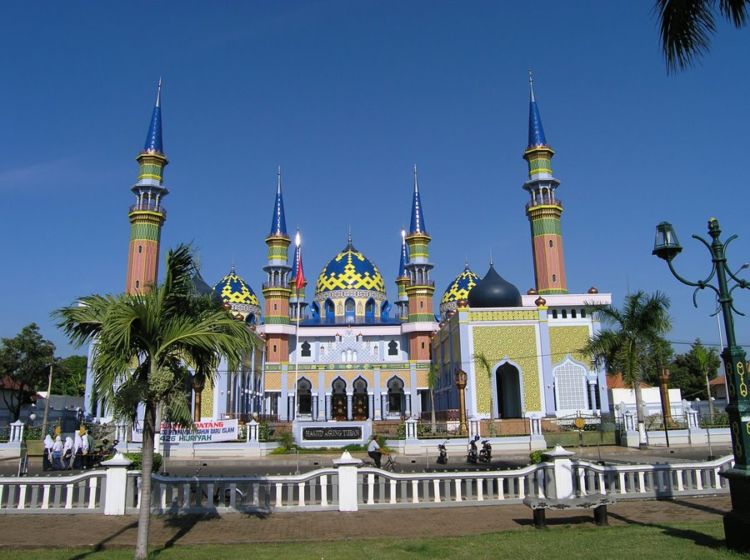 6 Masjid Cantik di Pulau Jawa yang Cocok Dijadikan Lokasi Akad Nikah. Mungkin Salah Satunya Ada di Kotamu?