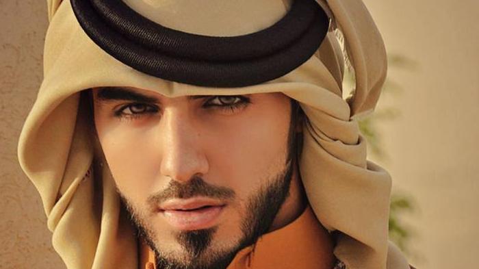 Nggak Melulu Pakai Gamis dan Keffiyeh, Inilah 12 Style Cowok Arab a la Omar Borkan Al Gala