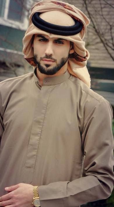 Nggak Melulu Pakai Gamis dan Keffiyeh, Inilah 12 Style Cowok Arab a la Omar Borkan Al Gala
