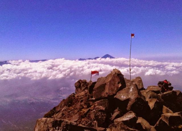 Puncak Gunung Arjuna 