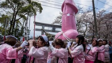 10 Potret Perayaan Festival Penis Baja di Jepang. Bukan Mesum Saja, Tapi Filosofinya Cukup Dalam Lho