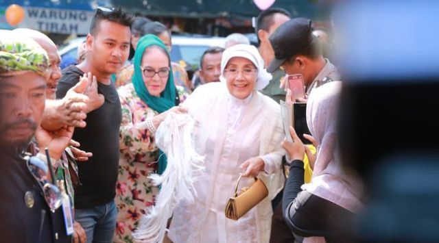 Meski Sudah Lanjut Usia, 11 Potret Pernikahan Nani Wijaya Ini Tujuannya Utamanya Adalah Ibadah