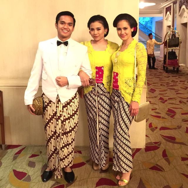 8 Parade Artis Blasteran Memakai Kebaya. Antara Bikin Pangling dan Kelihatan Indonesia Banget!