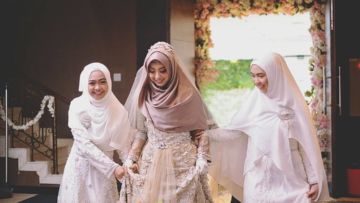 Kamu Berhijab dan Mau Menikah A La Internasional? Intip 14 Gaun Pengantin dari Pernikahan Adik Oki Setiana Dewi yang Mewah, Tapi Tetap Syar’i