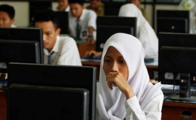 Harga Mahal untuk Sebuah Kejujuran, Siswi SMK Bunuh Diri Setelah Coba Ungkap Kecurangan UNBK 17 Harga Mahal untuk Sebuah Kejujuran, Siswi SMK Bunuh Diri Setelah Coba Ungkap Kecurangan UNBK