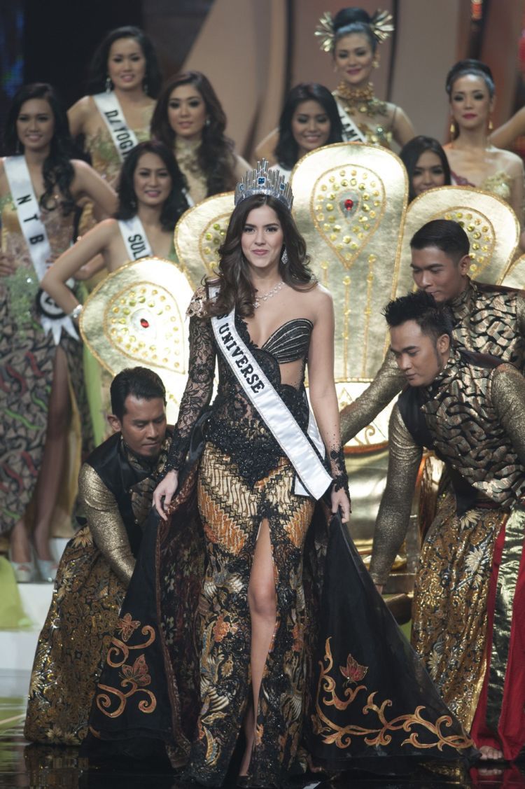 Keanggunan 8 Miss Universe Mengenakan Kebaya dari Tahun Ke Tahun. Inikah Bidadari Dunia?