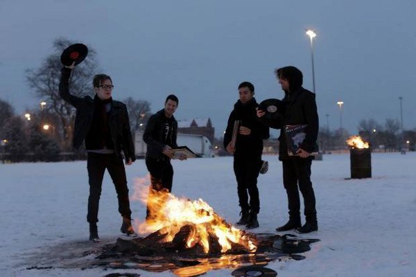 Fall Out Boy udah dibentuk sejak 2001 loh