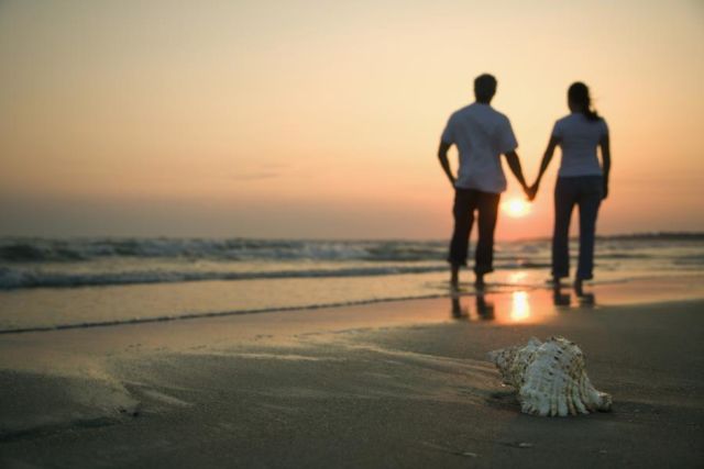 Romantisnya liat sunset.....