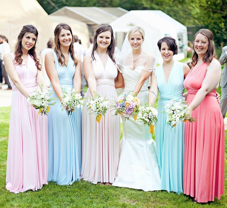 14 Inspirasi Gaun Bridesmaid Aneka Warna. Kata Siapa Seragam Harus Serba Sama?