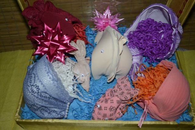 10 Seserahan Ini Bakal Mengecohmu Saking Lucunya, Padahal Isinya Pakaian Dalam Wanita